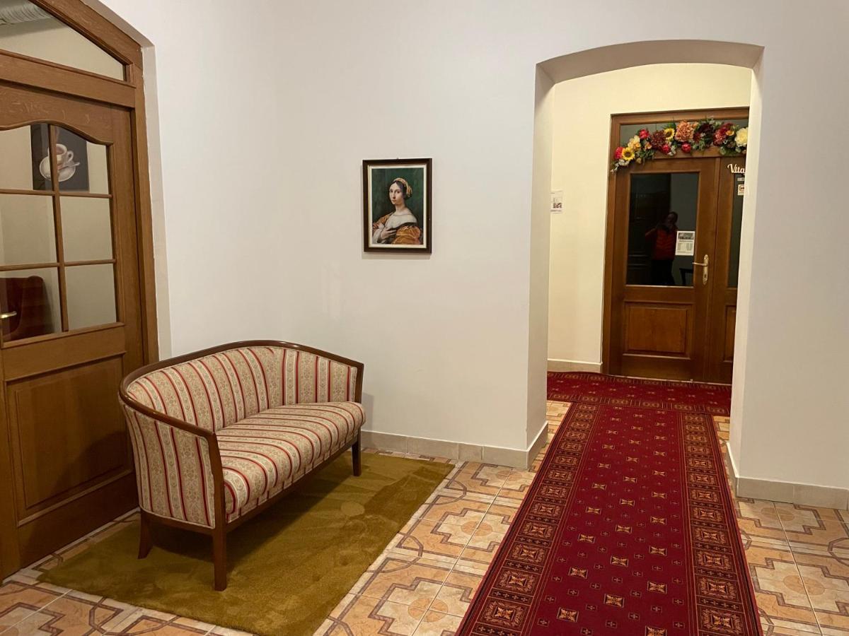 Hotel Majovey Жилина Экстерьер фото