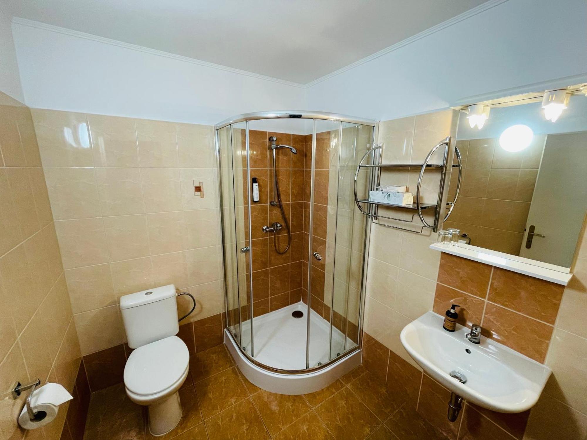 Hotel Majovey Жилина Экстерьер фото