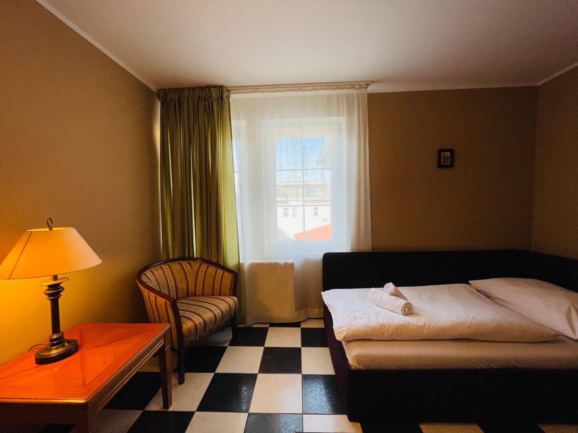 Hotel Majovey Жилина Экстерьер фото