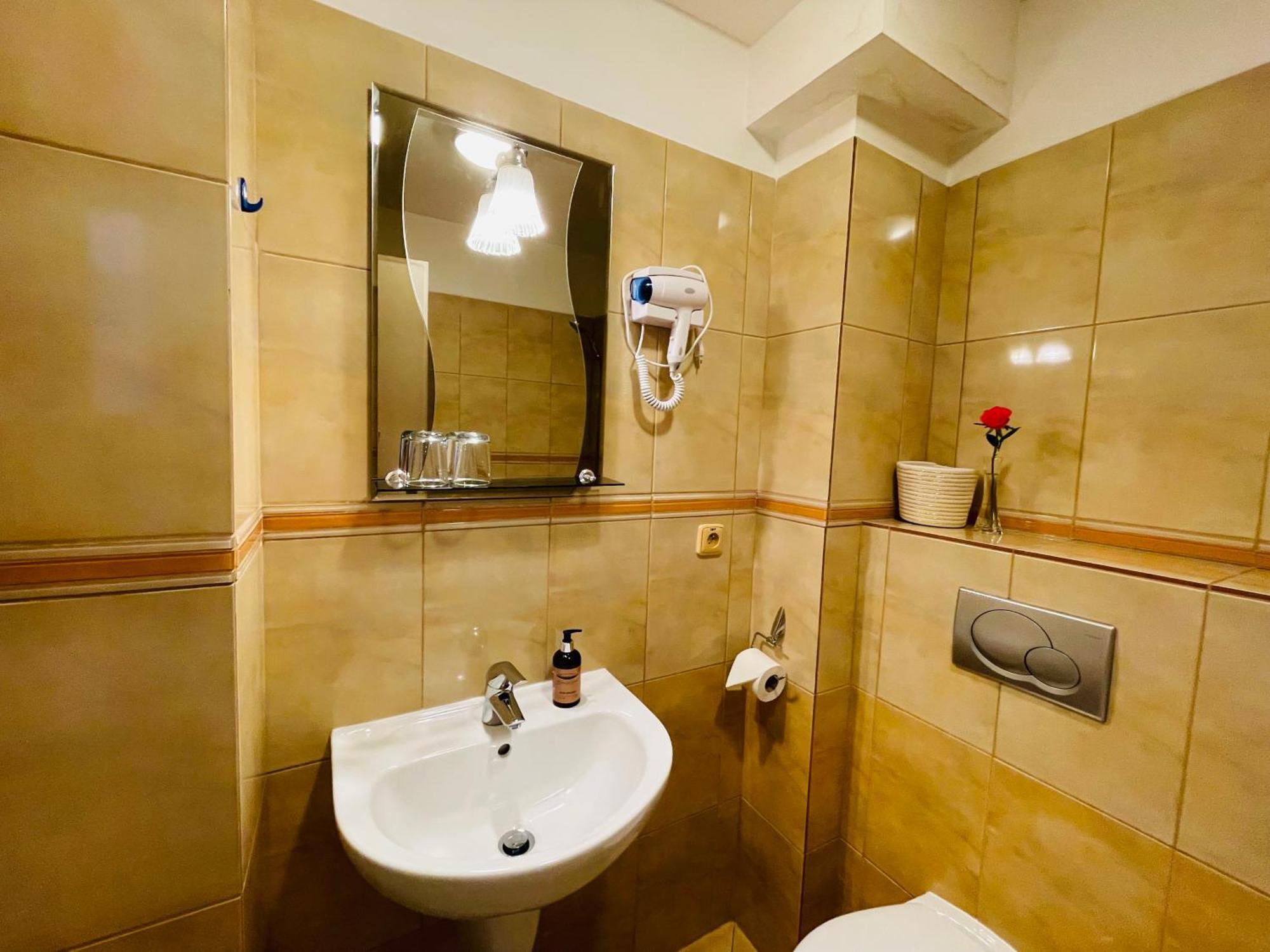 Hotel Majovey Жилина Экстерьер фото