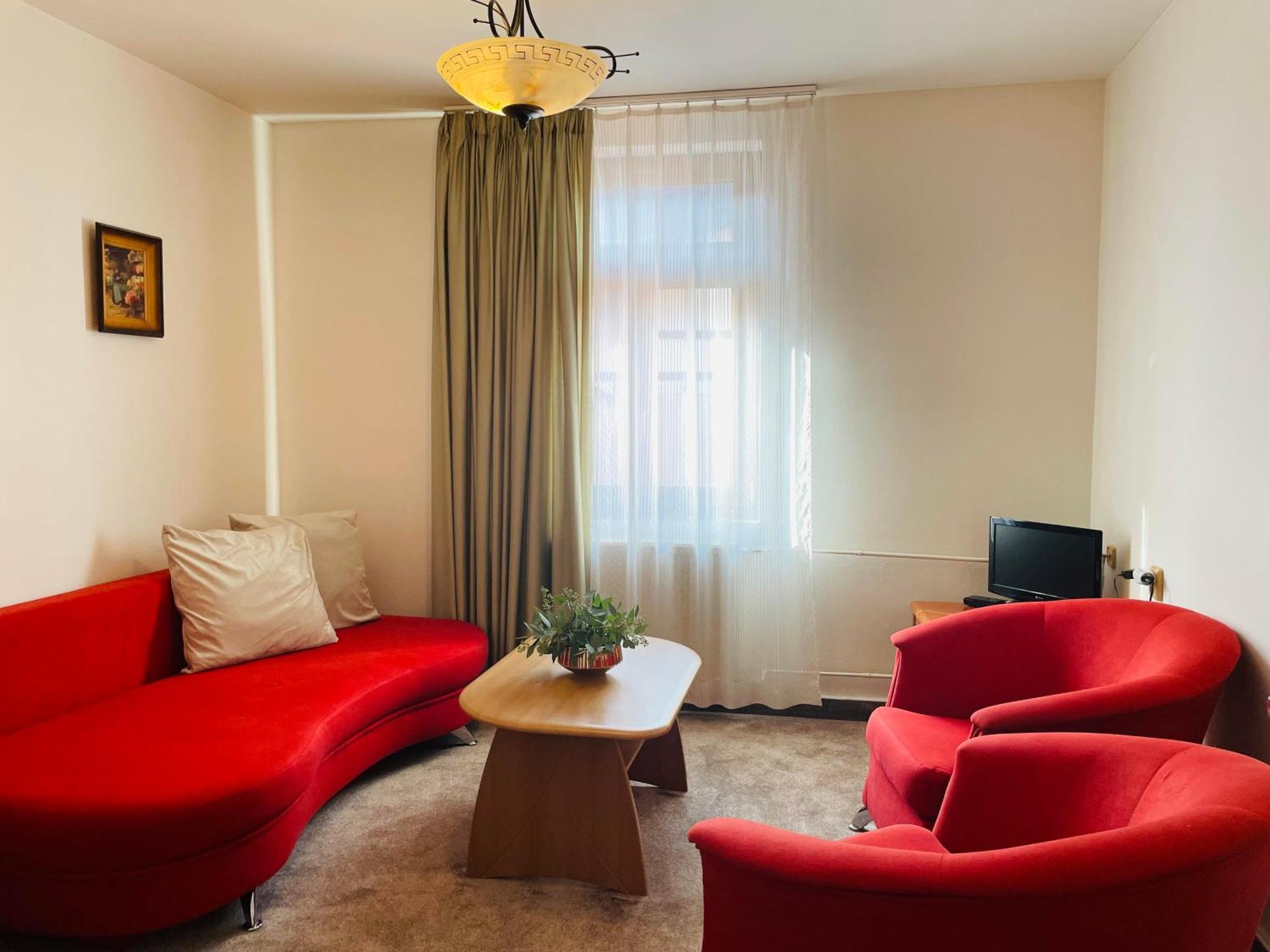 Hotel Majovey Жилина Экстерьер фото
