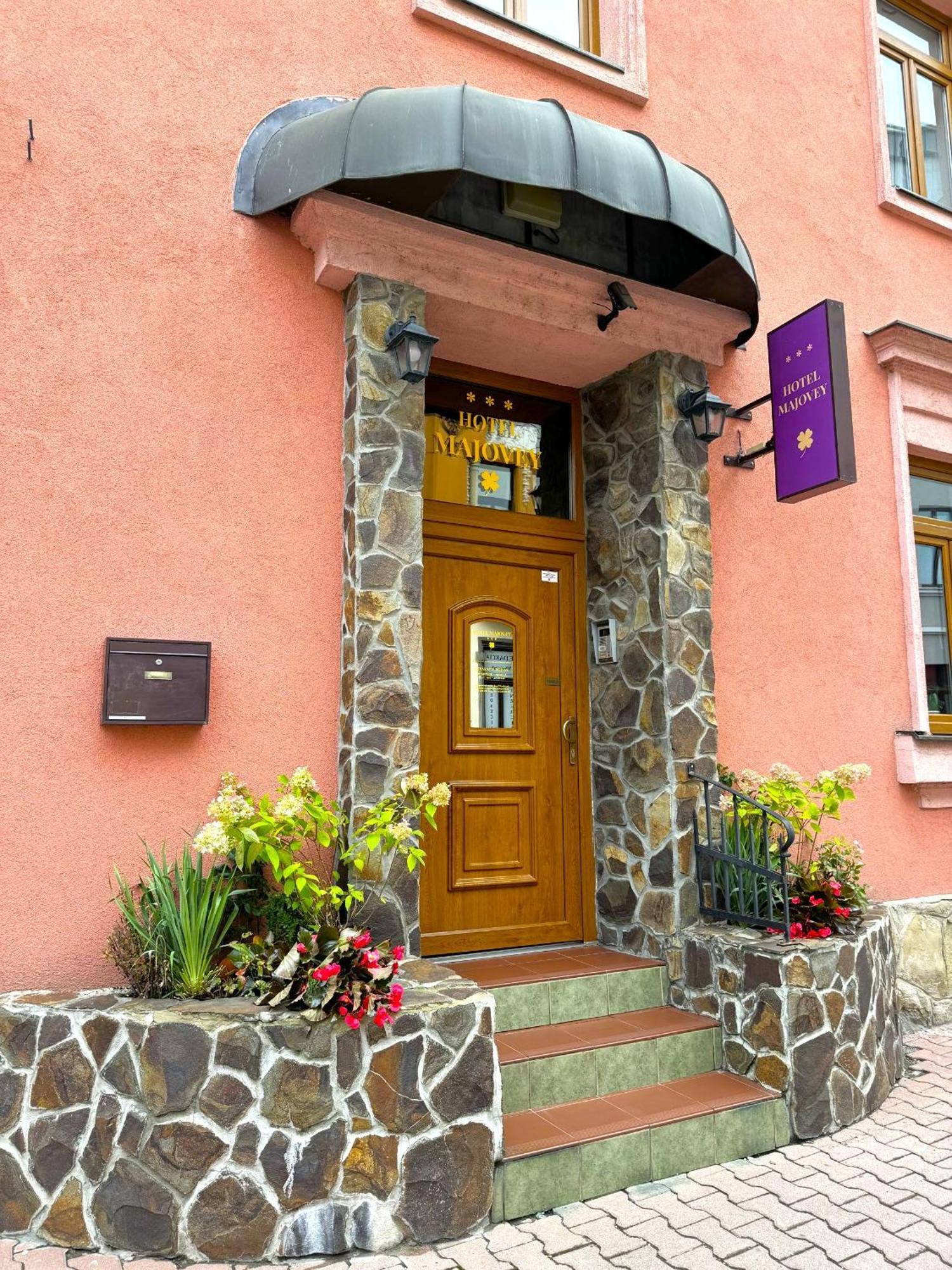 Hotel Majovey Жилина Экстерьер фото